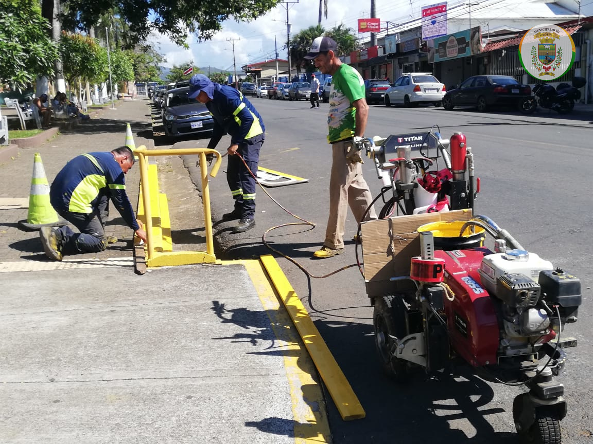 CONTINÚAN BACHEOS Y DEMARCACIÓN VIAL