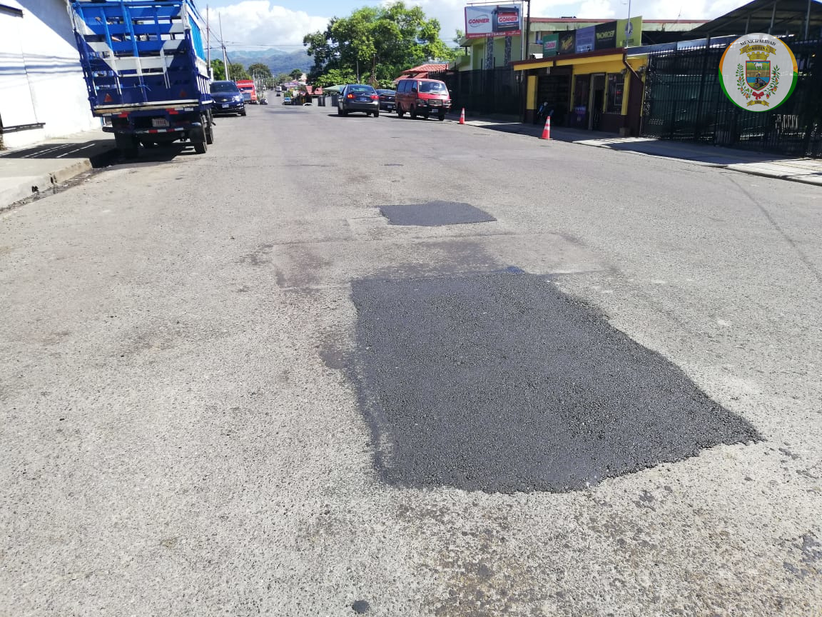 CONTINÚAN BACHEOS Y DEMARCACIÓN VIAL